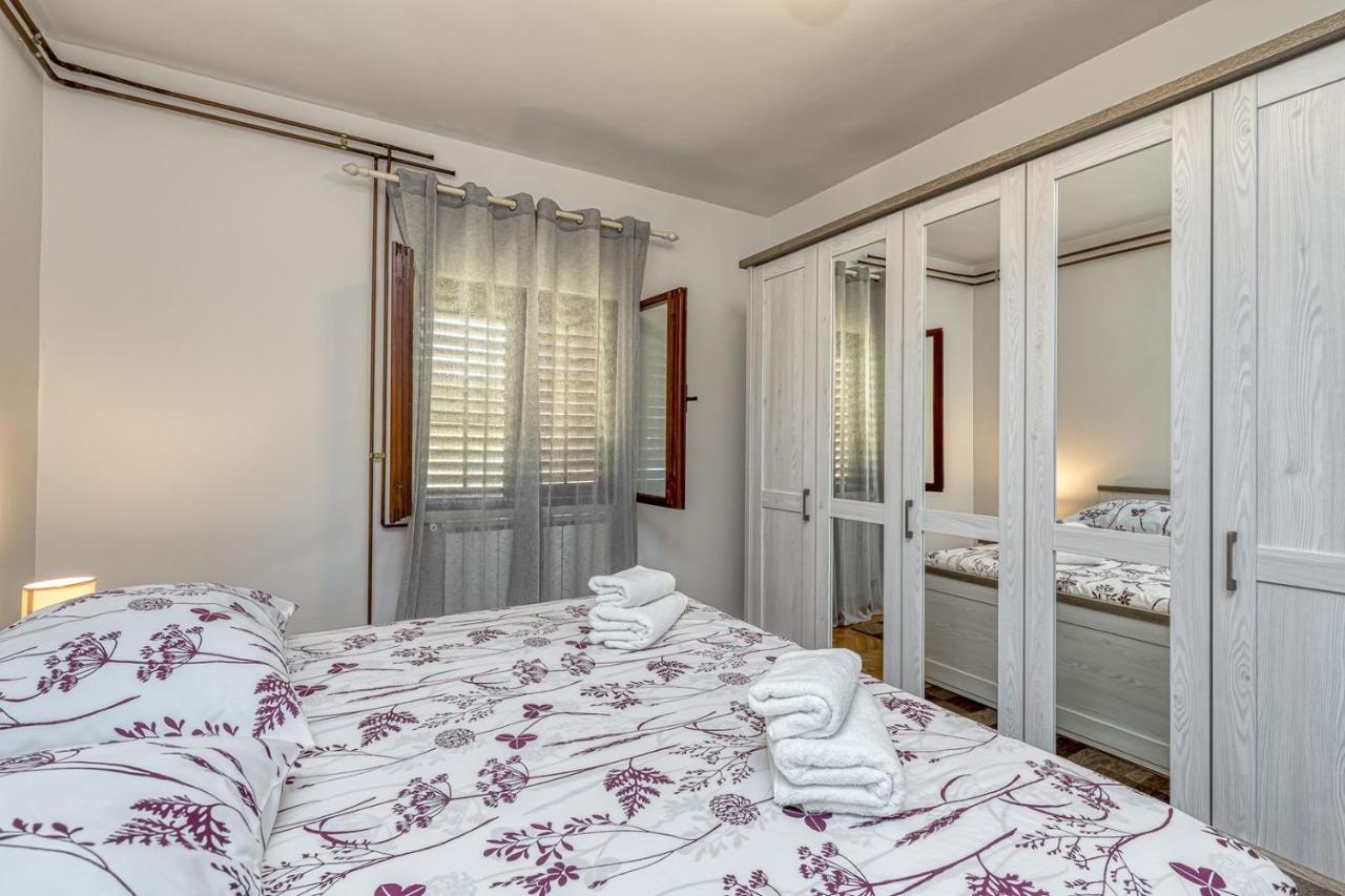 Emanuela With Private Pool Apartment Loborika Exterior photo